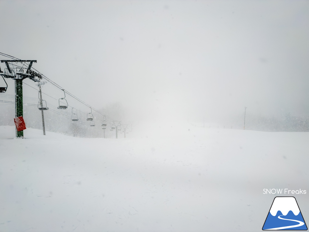 音威富士スキー場｜気が付けばナイター照明が灯り、夕暮れ滑走。プライベート感覚で滑れる道北のローカルゲレンデ！